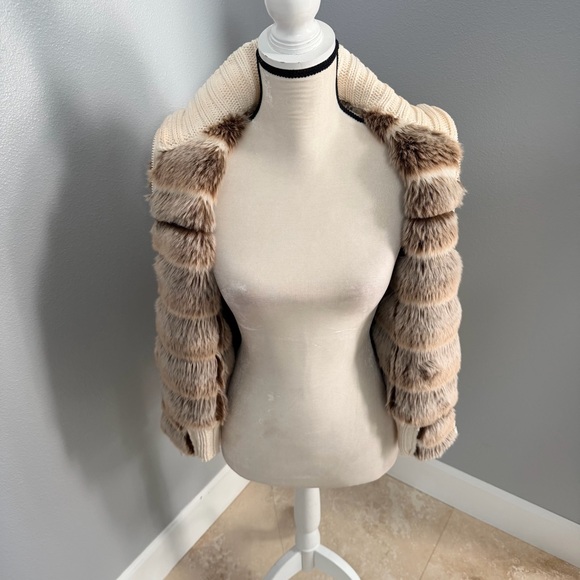 Parkhurst Cream Vest with Fur Accents - Picture 8 of 15